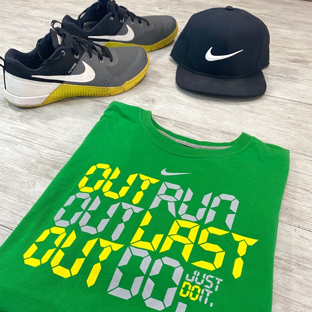 Nike Tee Shirt - Picture 2 of 4